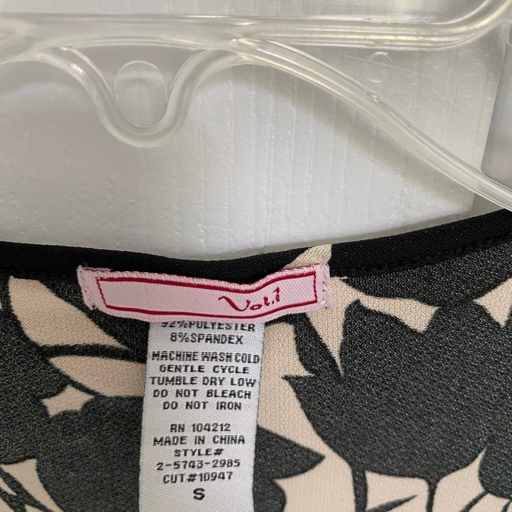 Size Small Top - image 4